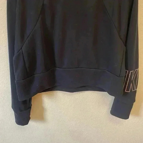 NIKE Women’s Cropped Sweatshirt - Picture 3 of 7